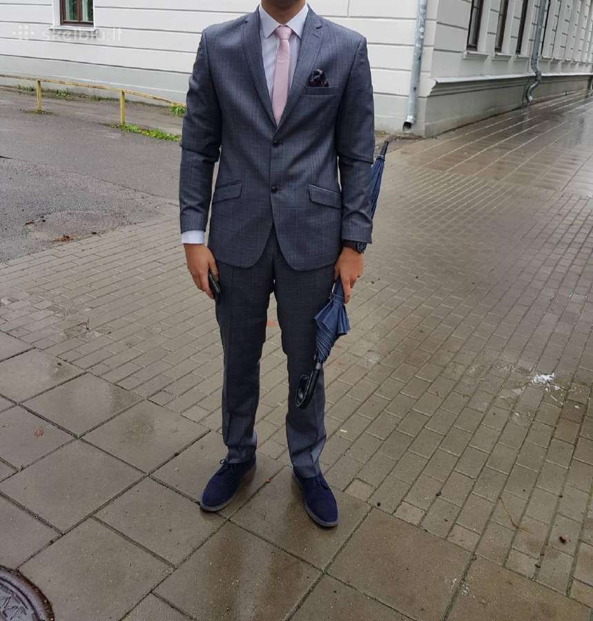 Pilkas vyriškas kostiumas