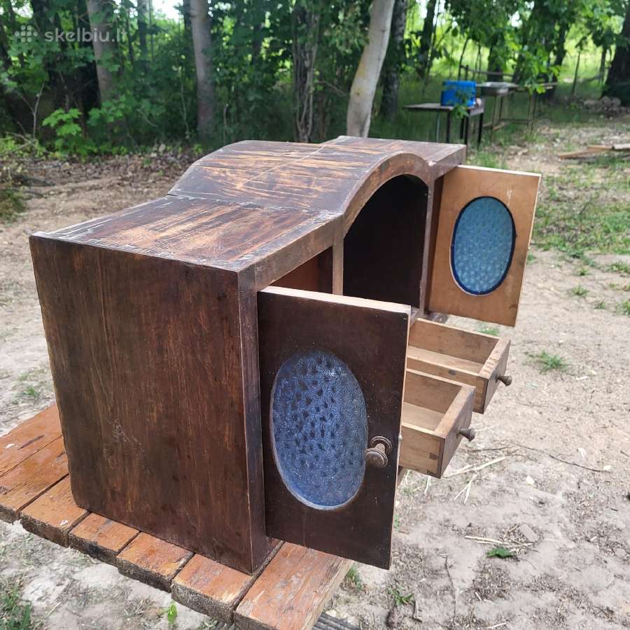 Labai sena virtuvės spintelė - nuotraukos Nr. 4