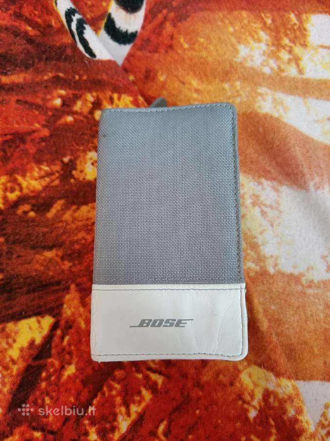 Bose ausinių dėklas