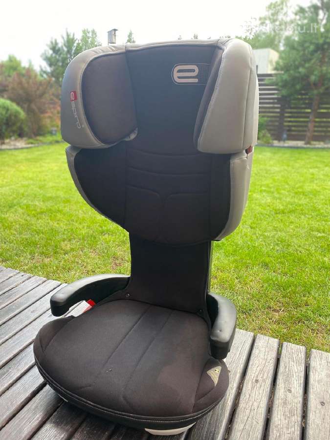 Parduodamos dvi automobilinės kėdutės