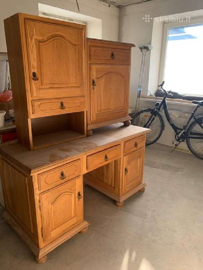 Geros kokybės ąžuolinis stalas ,lentyna,spintelė