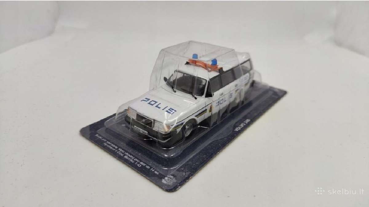 Volvo 240 Policija