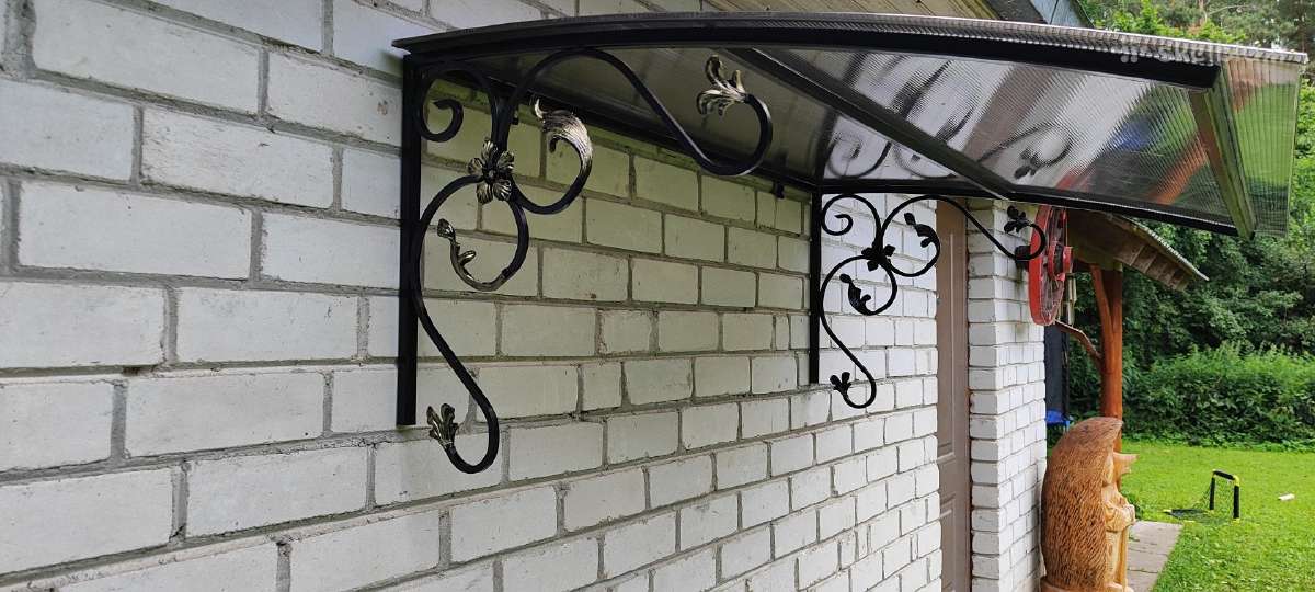 Stogeliai virš lauko durų.prancūziški balkonai - nuotraukos Nr. 11