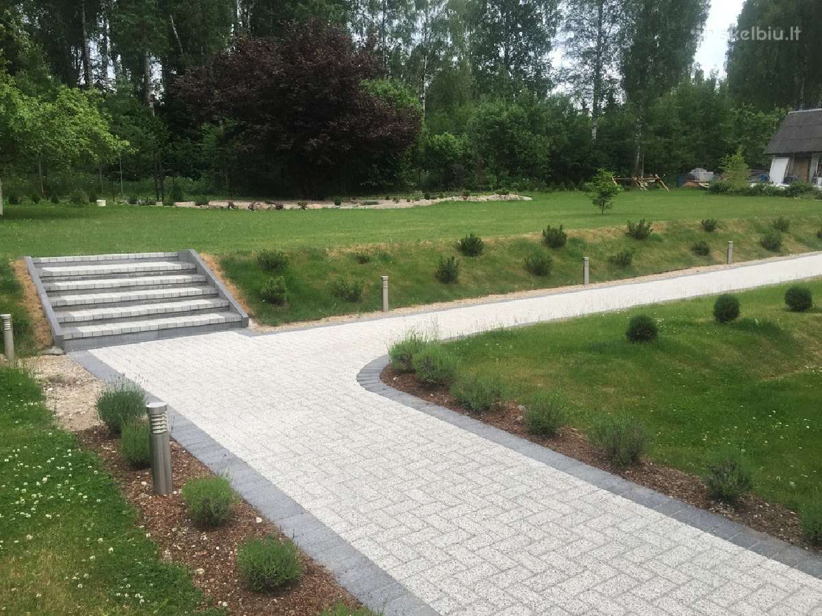 Trinkeliu klojimas abzeldinemas laiptu betonavimas