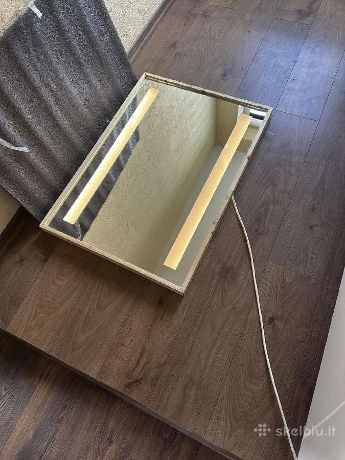 Veidrodis su apšvietimu 85x60
