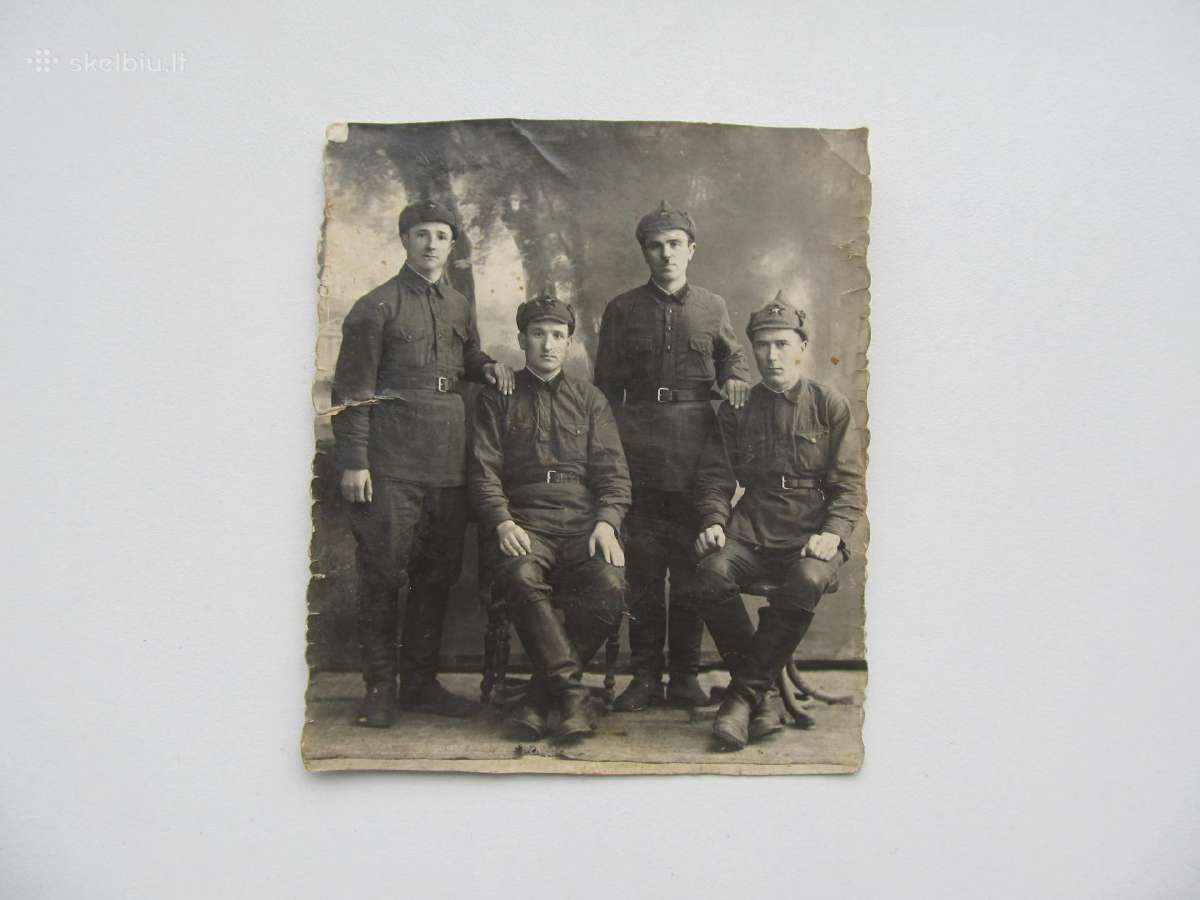 Raudonarmiečiai senomis uniformomis