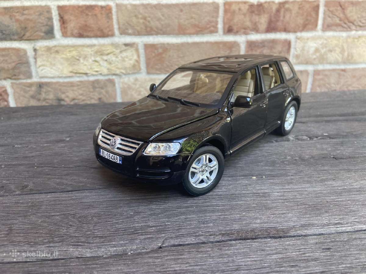 VW Touareg kolekcinis modeliukas 1:18 atsidaro