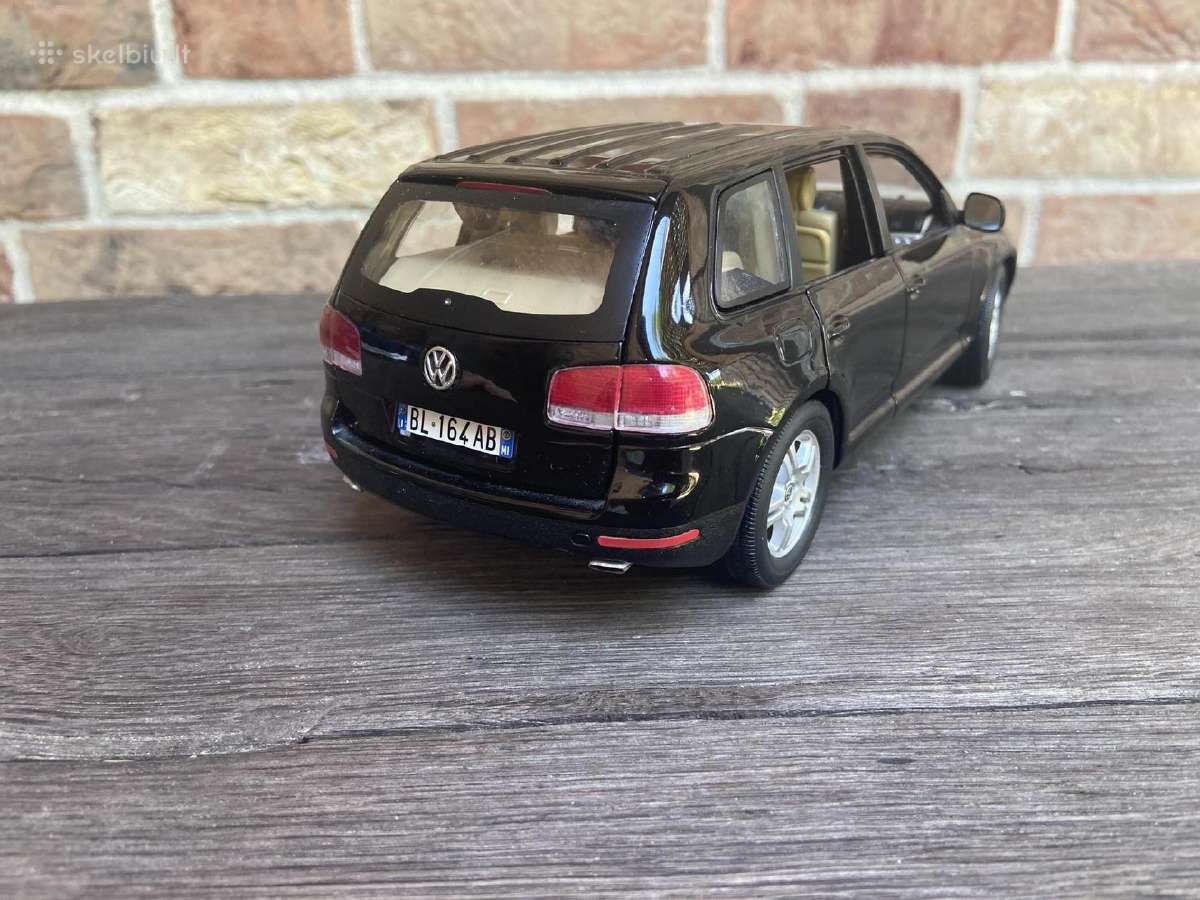 VW Touareg kolekcinis modeliukas 1:18 atsidaro - nuotraukos Nr. 4