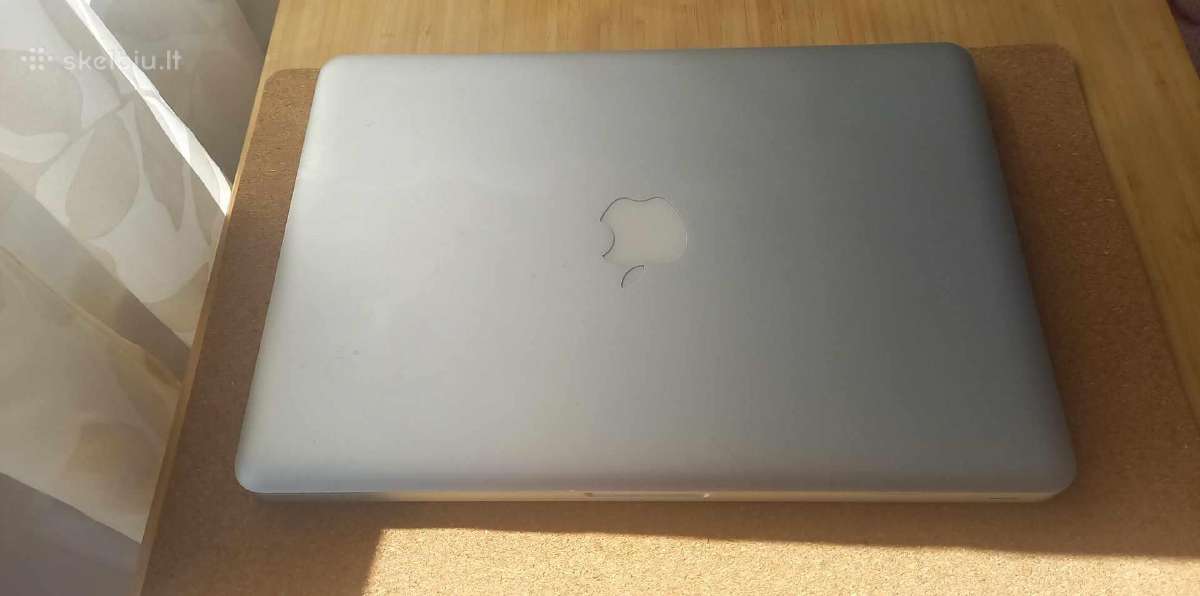 MacBook Pro 13" 8gb RAM 512gb SSD Firewire port