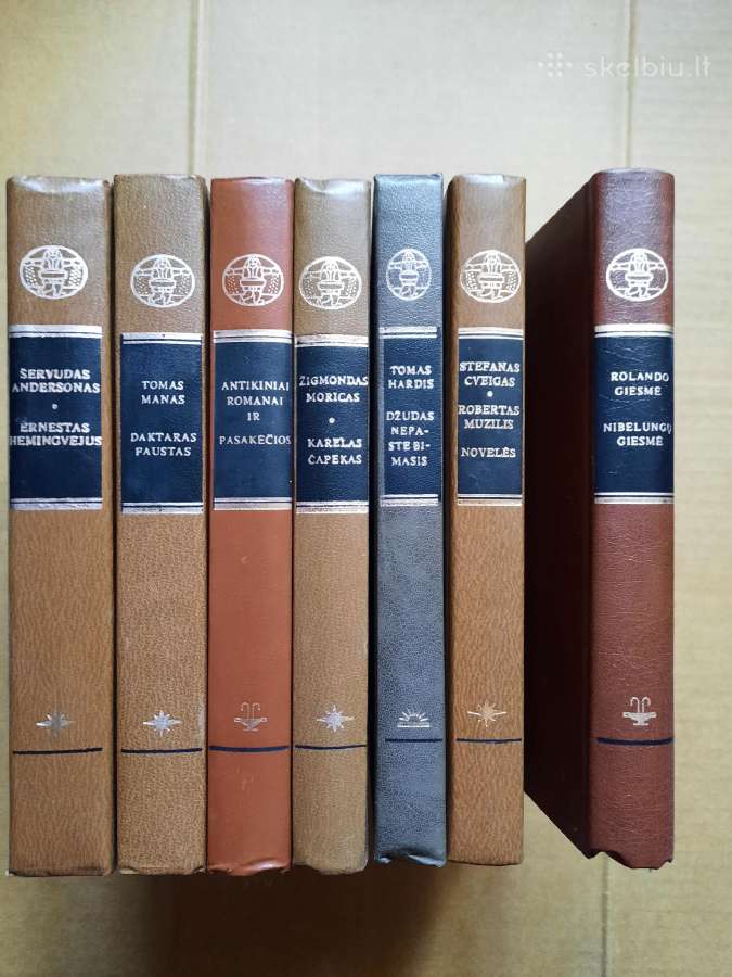 Knygos rinkinys/serija. Daug kitų knygų