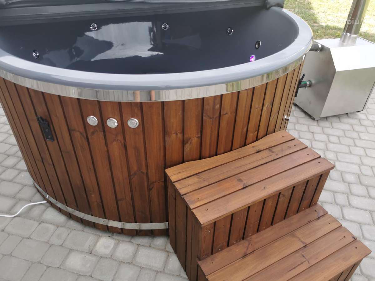 Kubilas su reikiama komplektacija. Pilnas