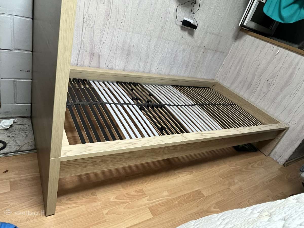 Lova Malm su grotelėm