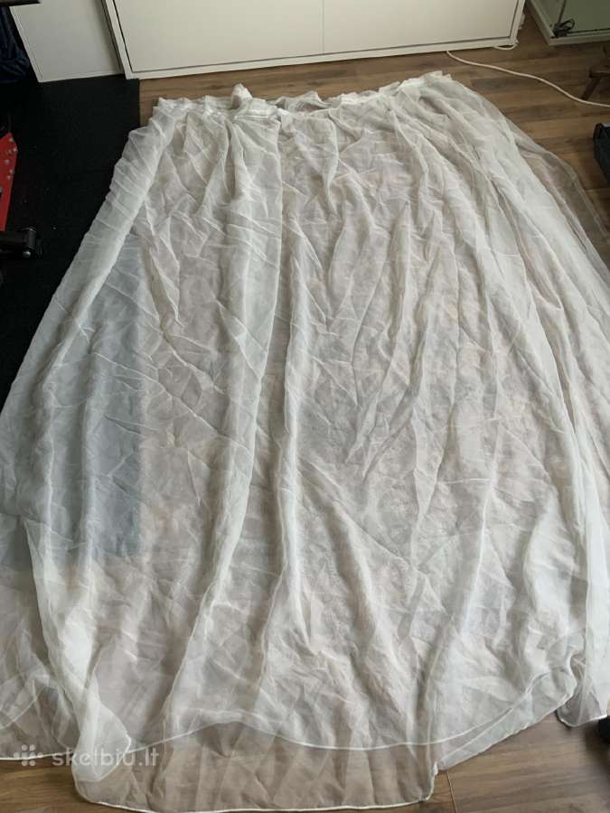 Baltos užuolaidos apie 280x240cm ( turime 1vnt)