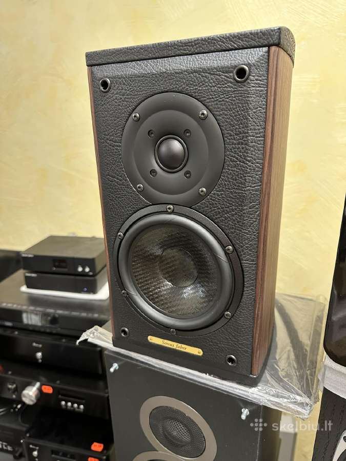 Sonus Faber Liuto loudspeakers kolonėlės