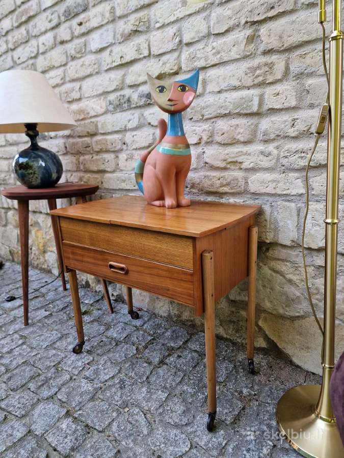 Vintažinė mid century tikmedžio komodėlė-siūlinė - nuotraukos Nr. 3