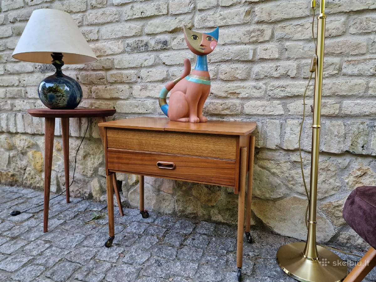 Vintažinė mid century tikmedžio komodėlė-siūlinė - nuotraukos Nr. 4