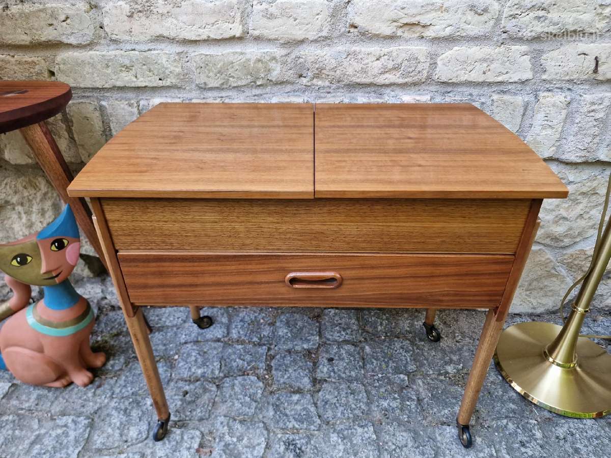 Vintažinė mid century tikmedžio komodėlė-siūlinė - nuotraukos Nr. 6