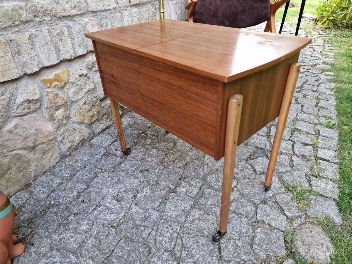 Vintažinė mid century tikmedžio komodėlė-siūlinė - nuotraukos Nr. 15