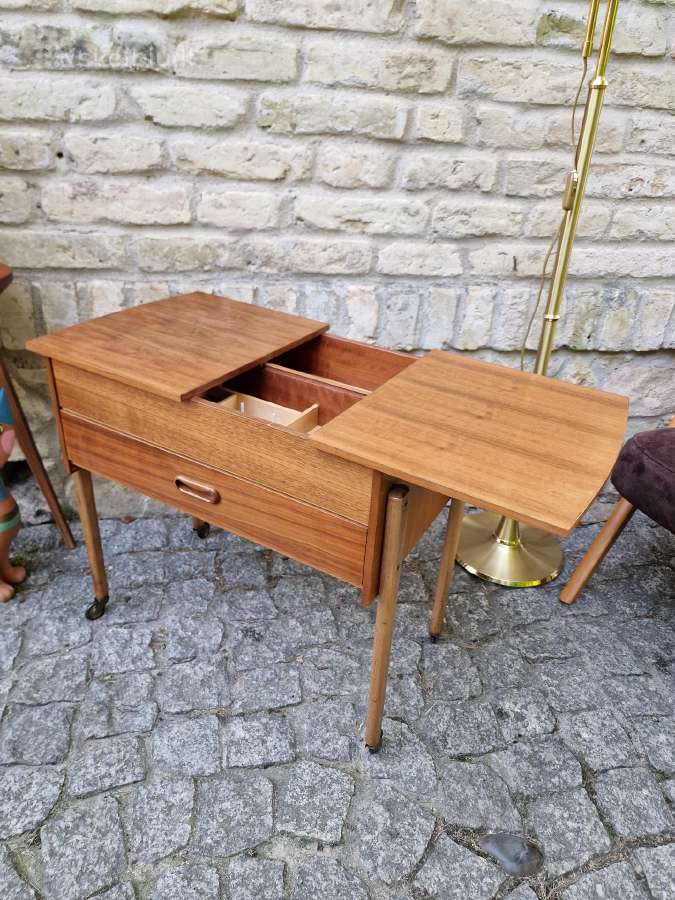 Vintažinė mid century tikmedžio komodėlė-siūlinė - nuotraukos Nr. 20