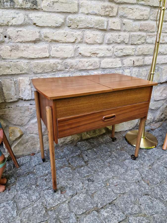 Vintažinė mid century tikmedžio komodėlė-siūlinė - nuotraukos Nr. 23