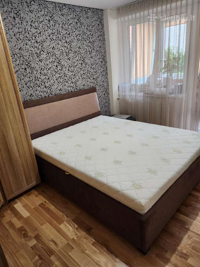 Parduodama dvigulė lova su čiužiniu.