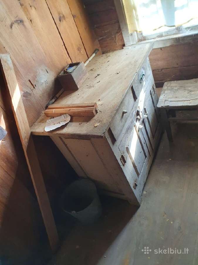Senovinė spintelė