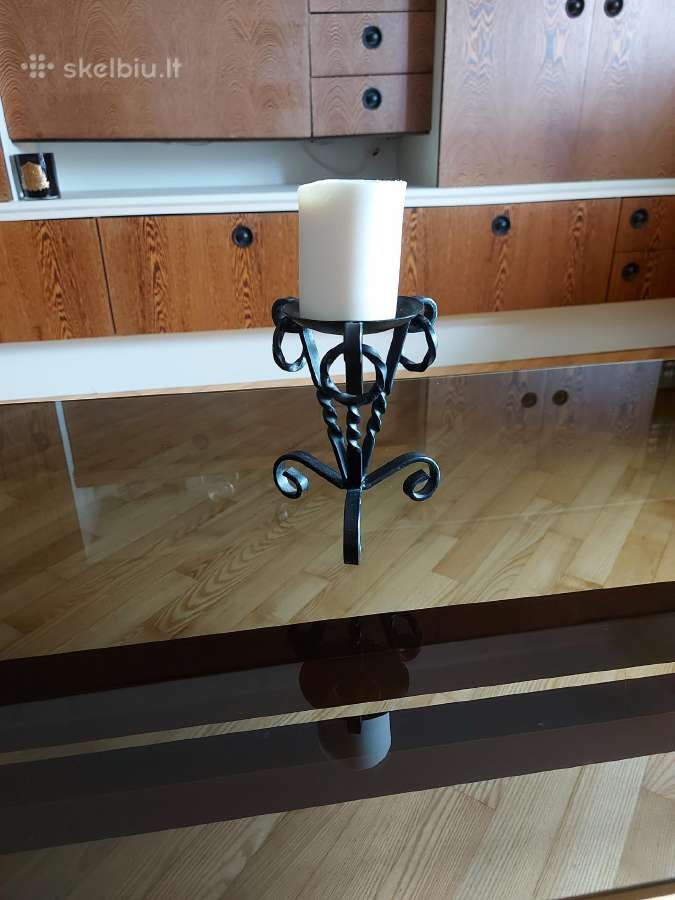 Vintažinė juoda metalinė žvakidė