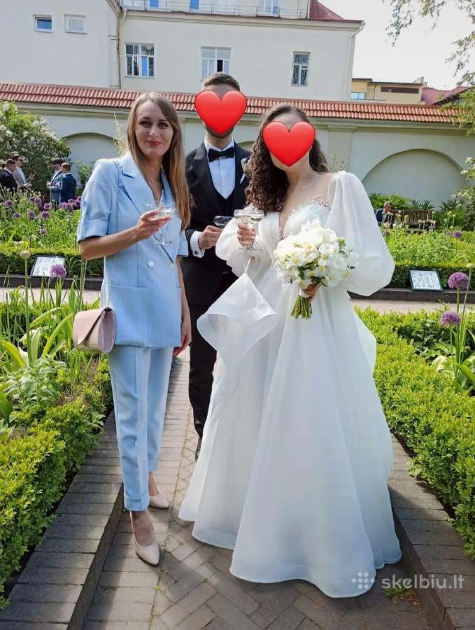 Klasikinis prašmatnus kostiumas kostiumelis Riveno