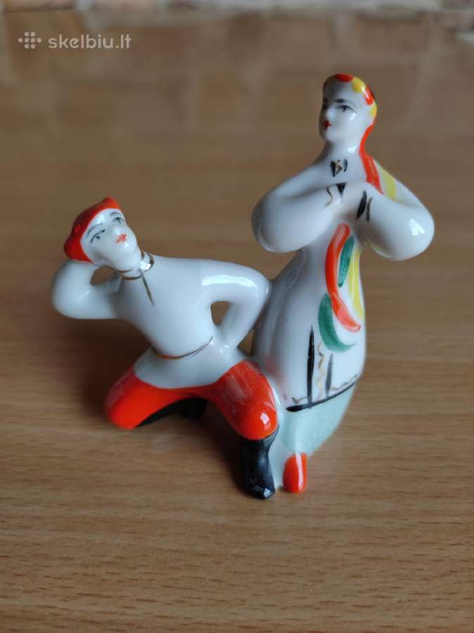 Porcelianinė statulėlė " Šokis hopakas "