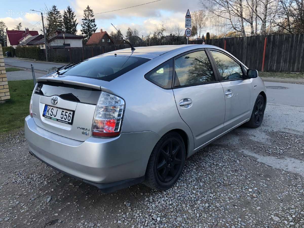 Automobilio Toyota Prius nuoma su Dujom 100 - nuotraukos Nr. 3