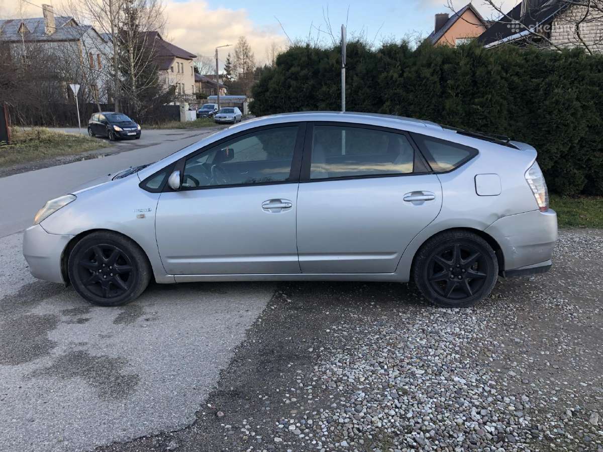 Automobilio Toyota Prius nuoma su Dujom 100 - nuotraukos Nr. 5