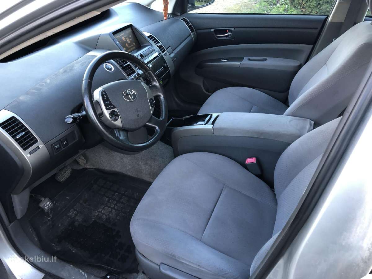 Automobilio Toyota Prius nuoma su Dujom 100 - nuotraukos Nr. 7