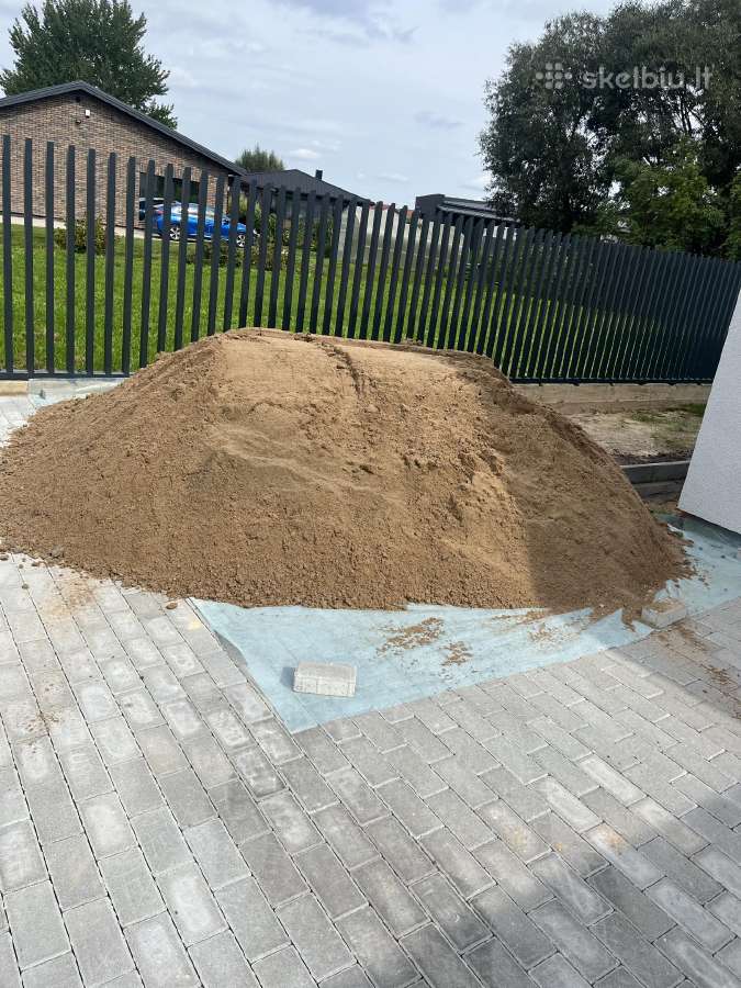 Smėlis Žvyras Skalda Juodžemis Gruntas.