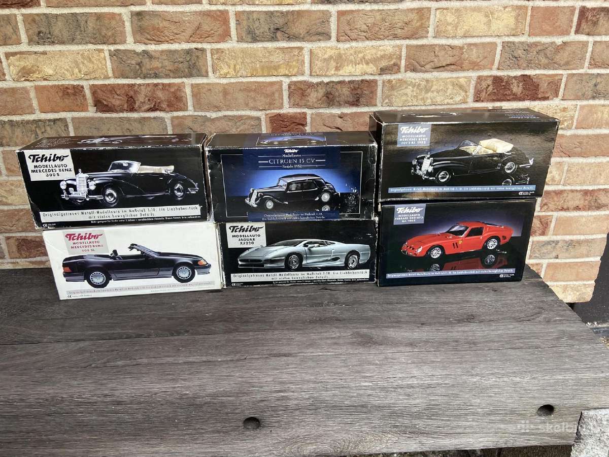Retro modelių 1:18 kolekcija nauji dėžutese