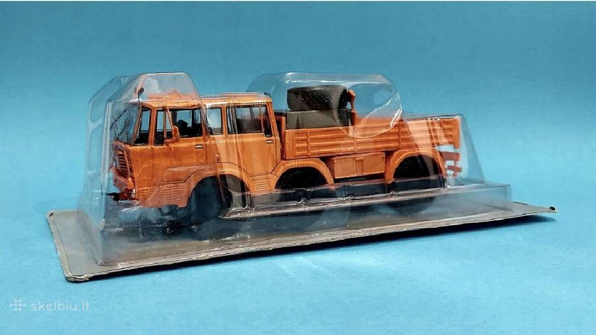 Tatra 813