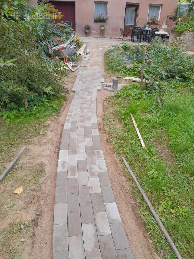 Tvarkome prasėdimus. Klojame trinkeles - nuotraukos Nr. 9