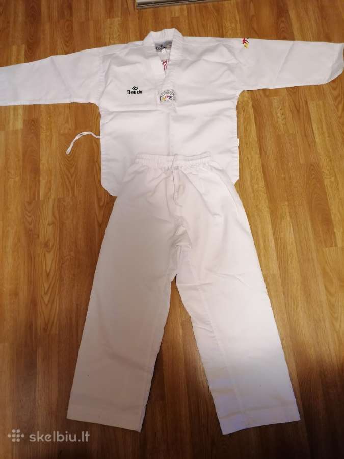 Naujas taekwandoo kostiumas