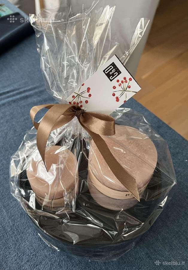 Žvakės „Pillar Beige“ su dekoratyviniu padėklu