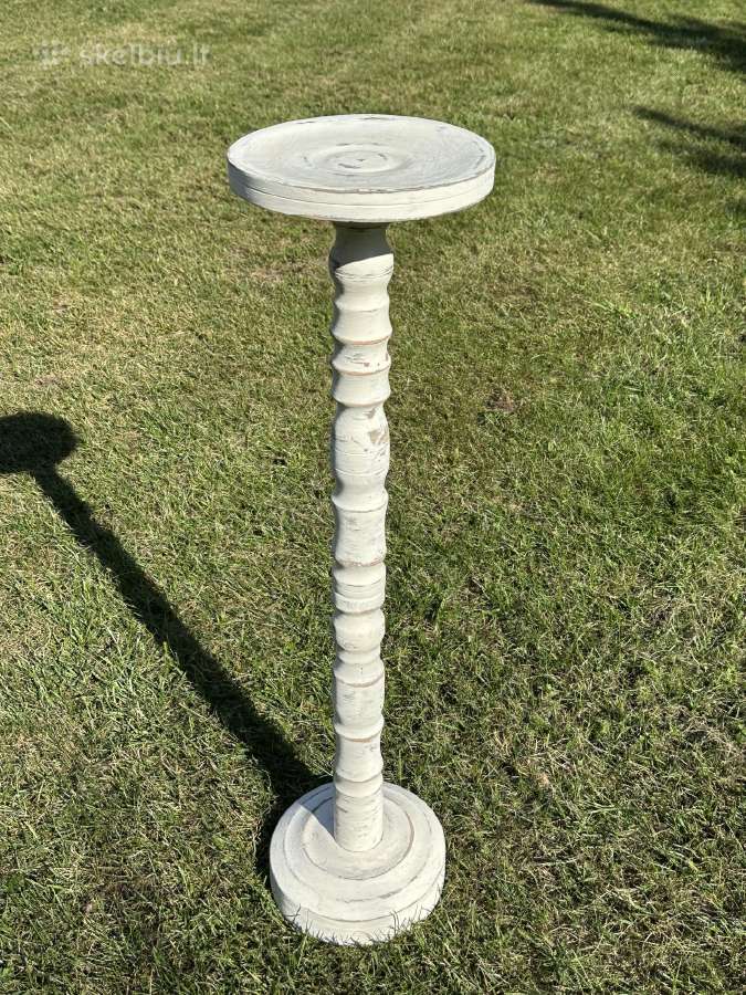 Stovas gėlei 8 Eur
