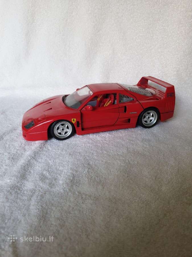 Ferrari F40 Bburago 1:18 made in italy metalinis