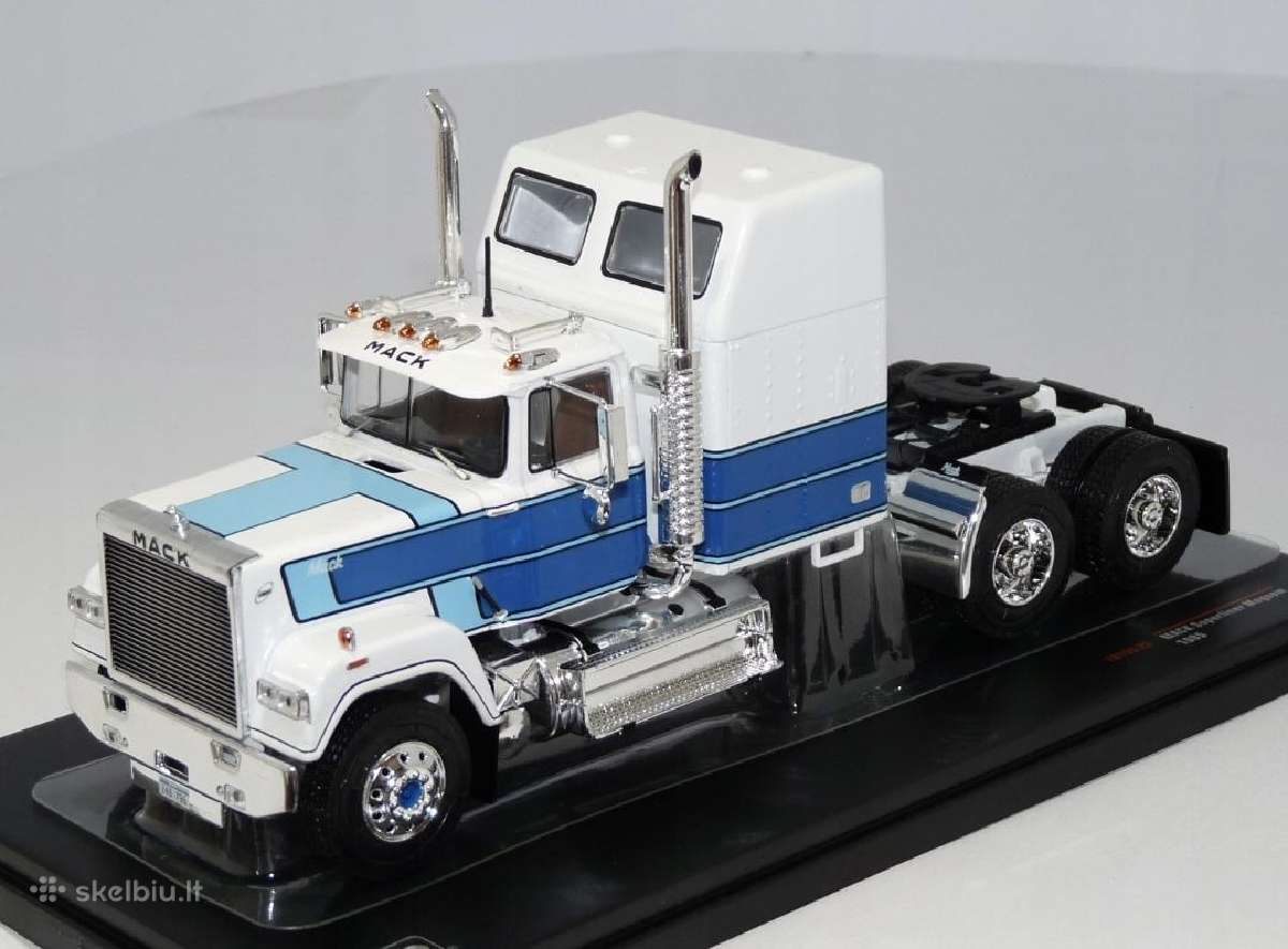 Mack Superliner