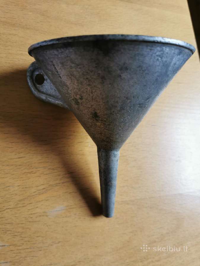 Senovinis piltuvas