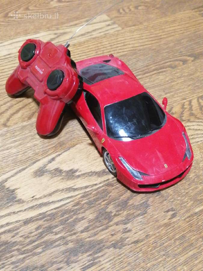 Raudona pulteliu valdoma Ferrari