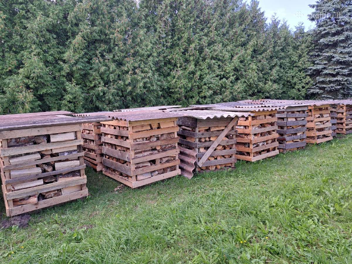 Sausos ir naturalaus drėgnumo malkos