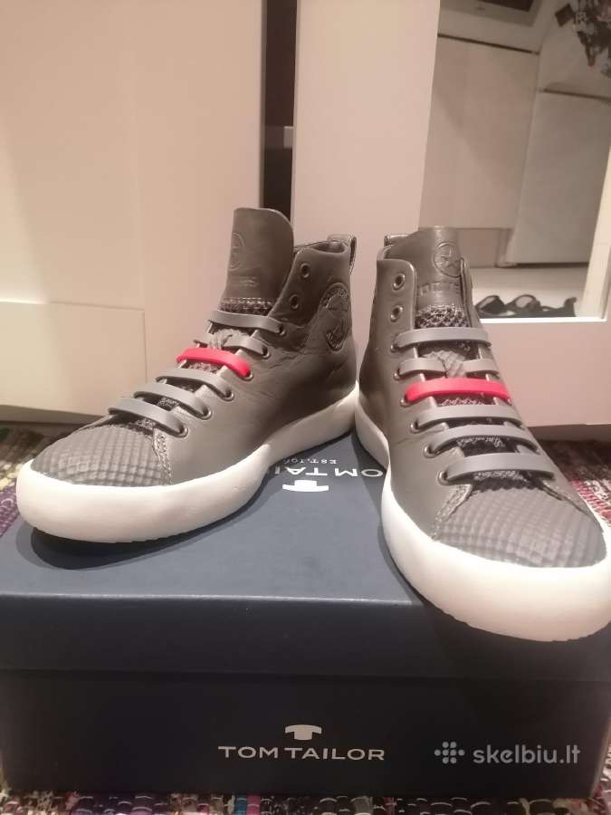 Converse laisvalaikio batai.