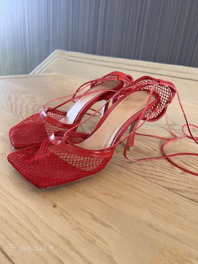 Bottega Veneta basutės