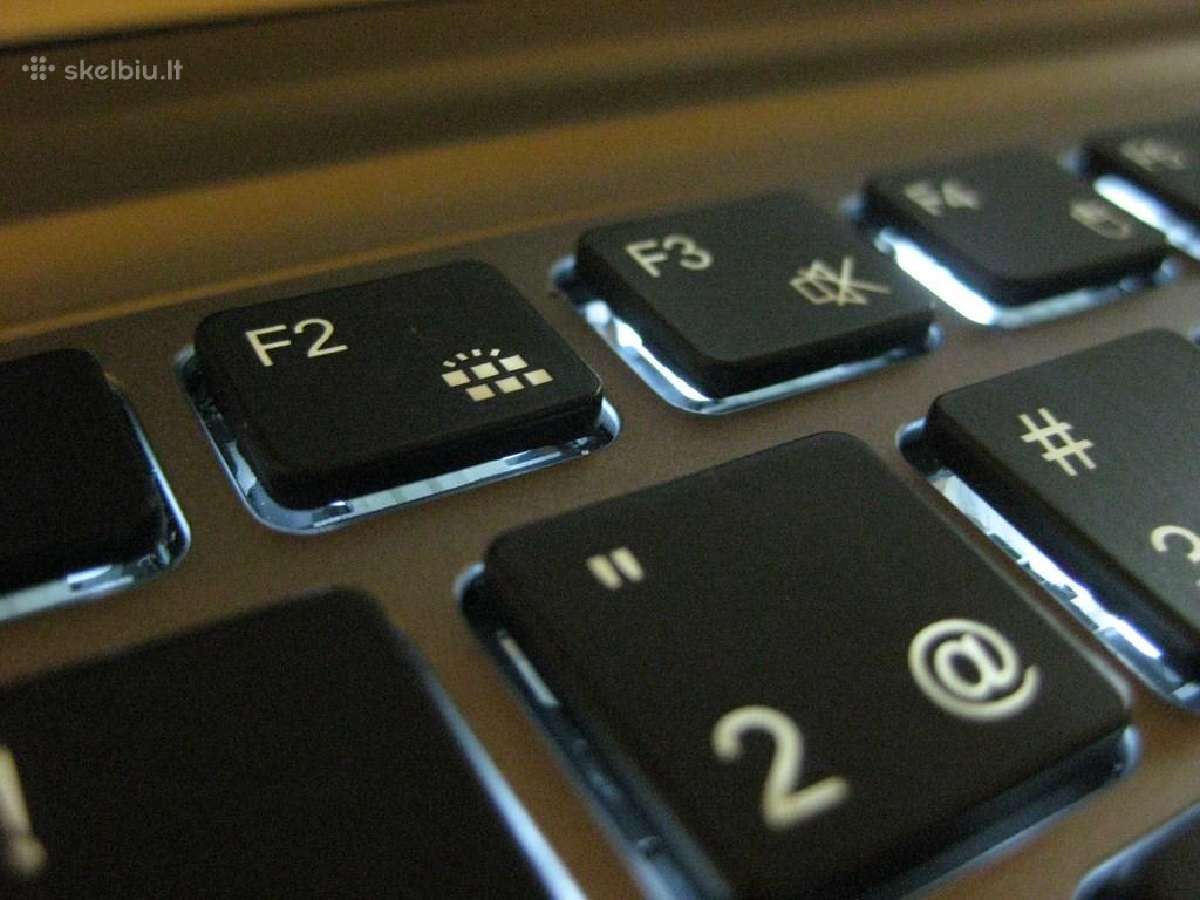 15.6 colio puikiu parametru Fujitsu celsius H770