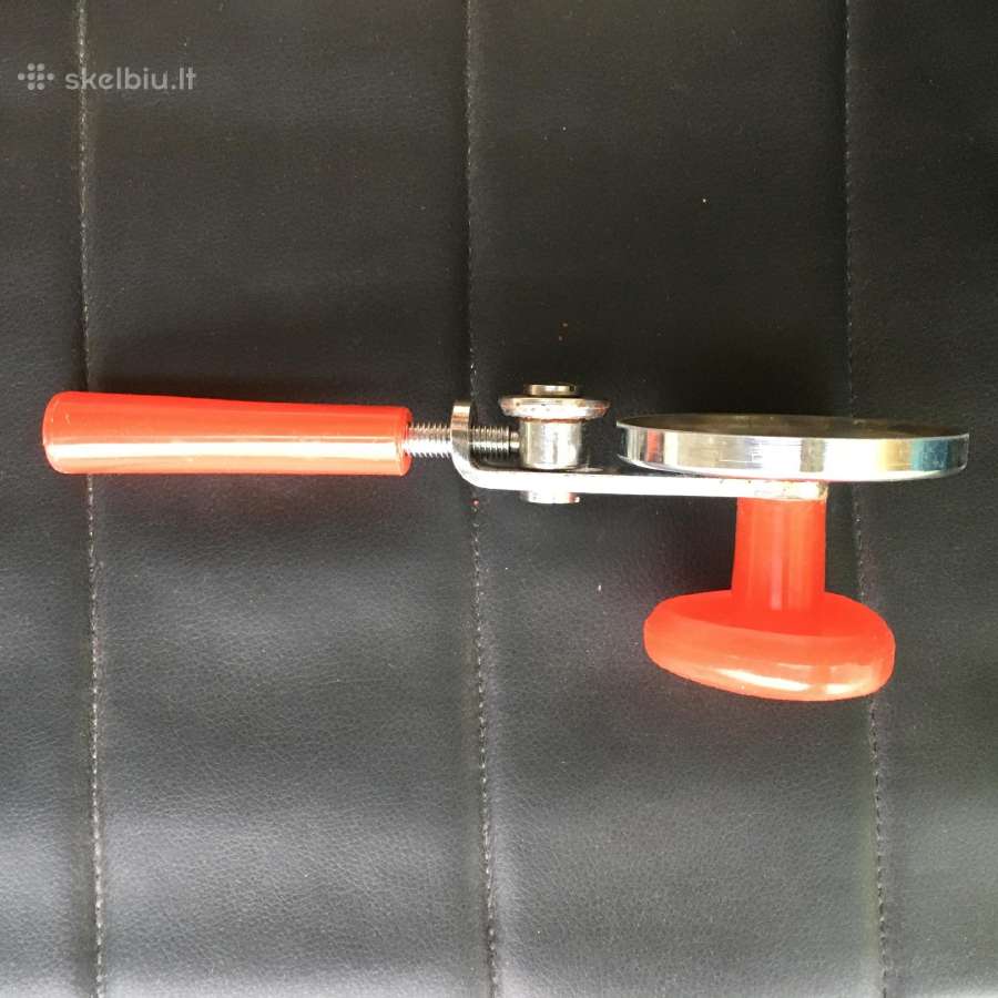 Stiklainiu dangteliu uzsukejas