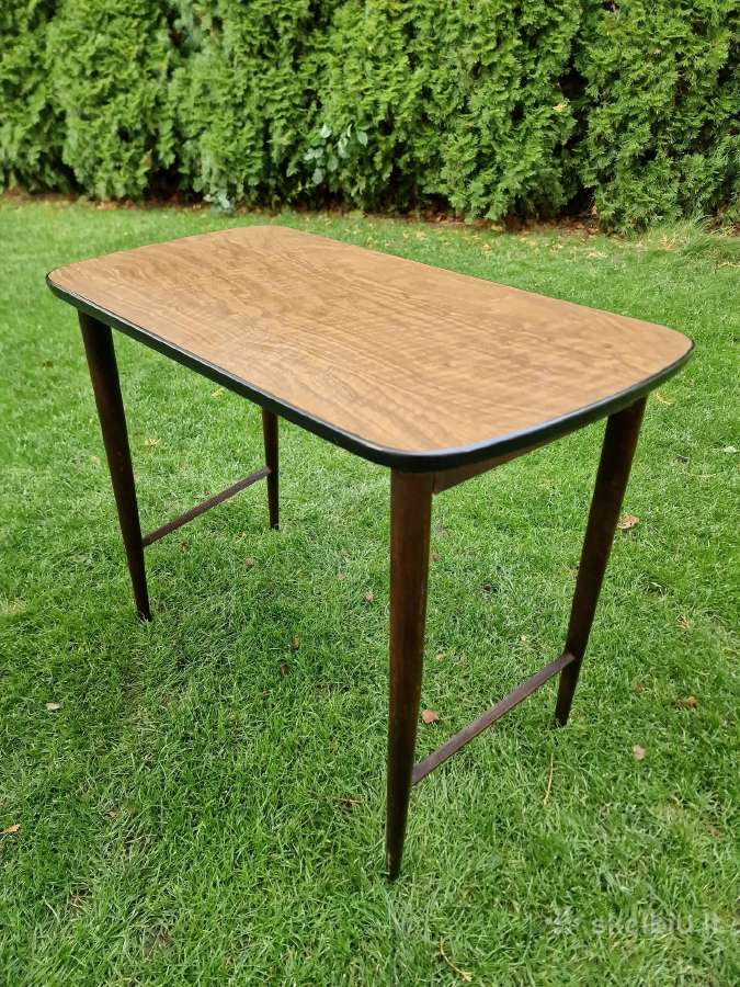 Vintažinis mid century interjerinis staliukas