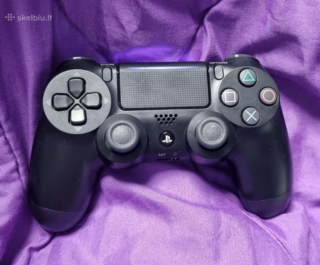Juodas playstation 4 V2 pultelis
